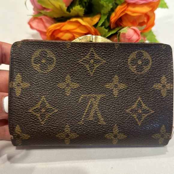 Authentic Louis Vuitton Kisslock wallet - Picture 3 of 11